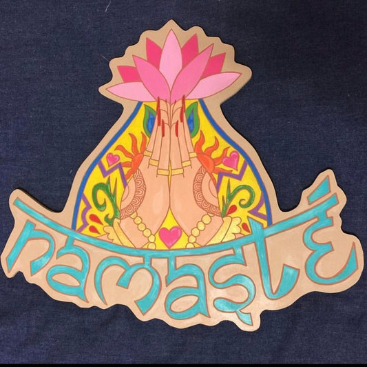 NAMASTE EN MADERA